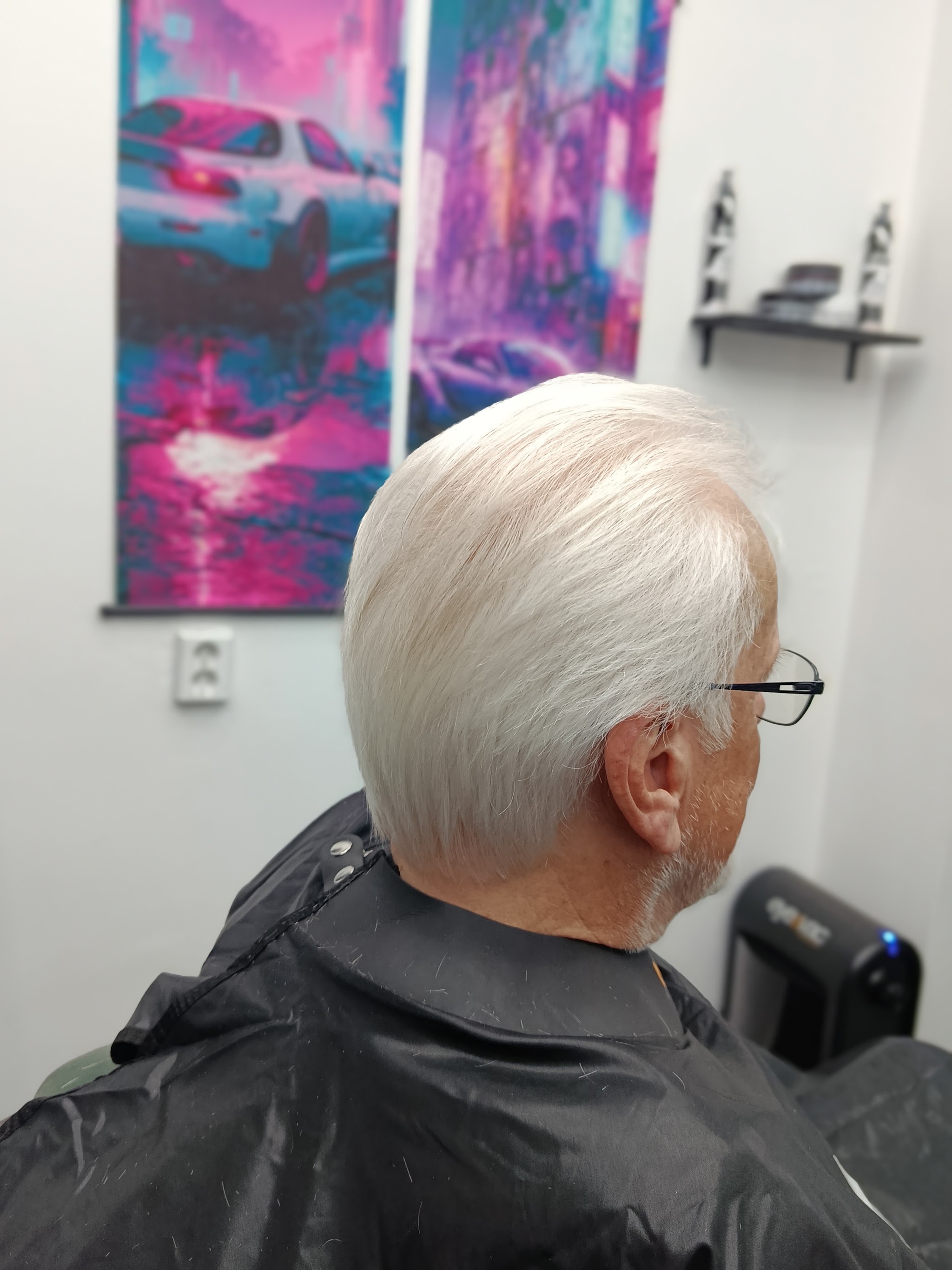 Klant met wit haar na de knipbeurt